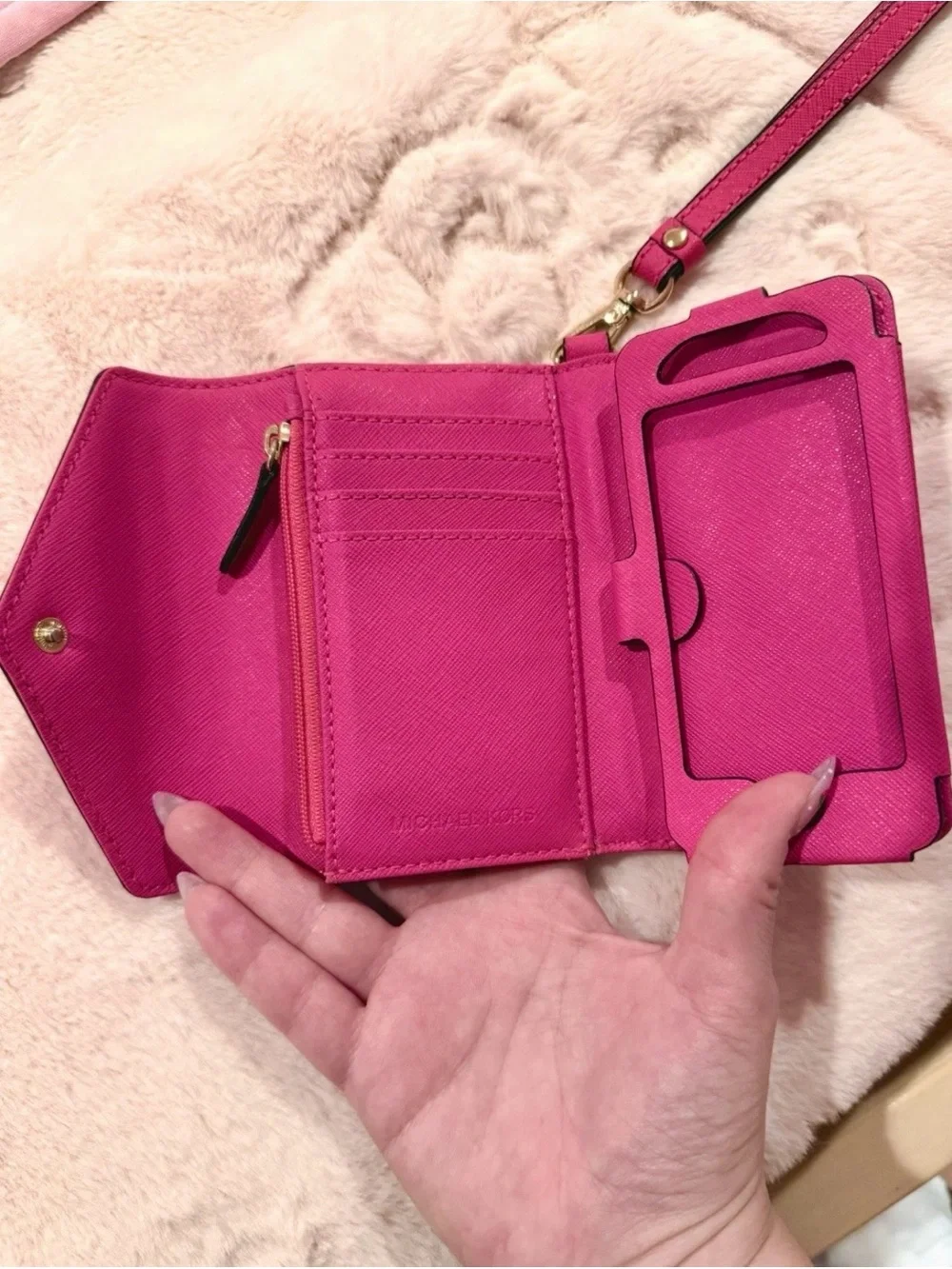 Women’s Michael Kors Fuchsia Wristlet Wallet